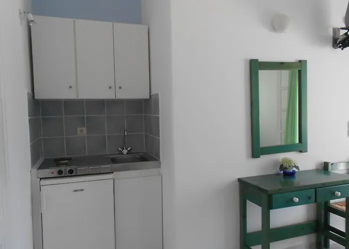 Nicolas Antiparos Città