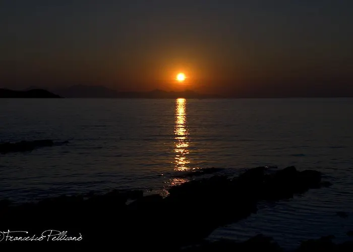 Nicolas Antiparos Città