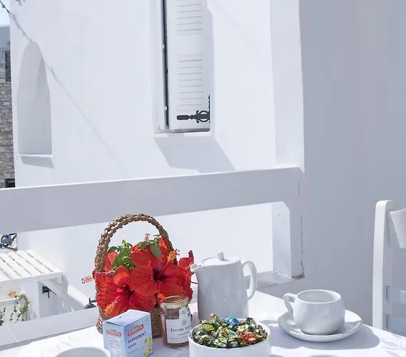 Nicolas Antiparos Città